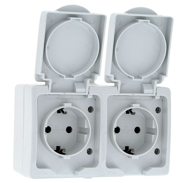 Розетка двойная Венеция EKF накладная со шторками с заземлением IP54 белая в Иркутске